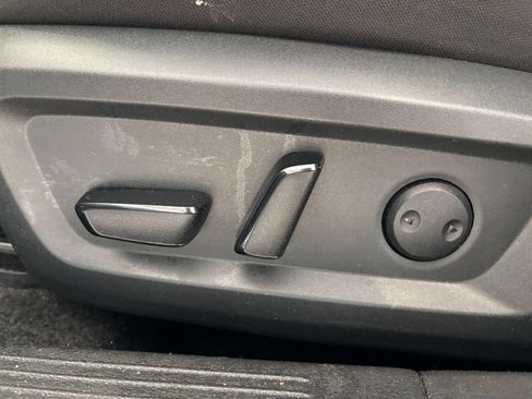 Used 2025 Nissan Rogue SV FWD image 22