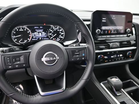 Used 2025 Nissan Pathfinder SV AWD/4WD image 23