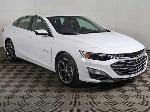 Used 2024 Chevrolet Malibu LT image 2