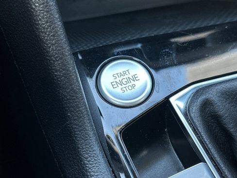 Used 2023 Volkswagen Taos SE w/ Panoramic Sunroof Package image 33