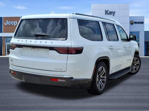 Used 2022 Jeep Wagoneer Series III AWD/4WD image 5