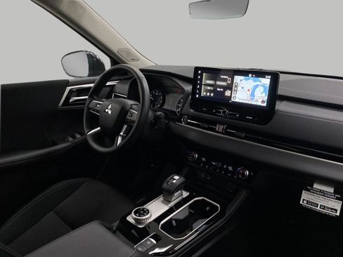 New 2026 Mitsubishi Outlander ES image 18