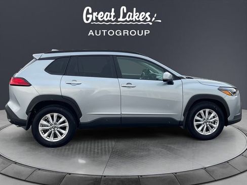 Used 2024 Toyota Corolla Cross LE w/ Moonroof Package image 6