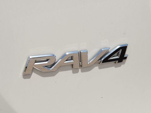 Used 2017 Toyota RAV4 Limited w/ Advanced Technology Package FWD image 12