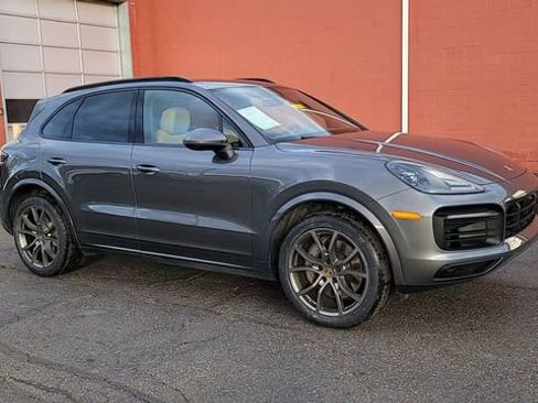 Used 2021 Porsche Cayenne S image 2
