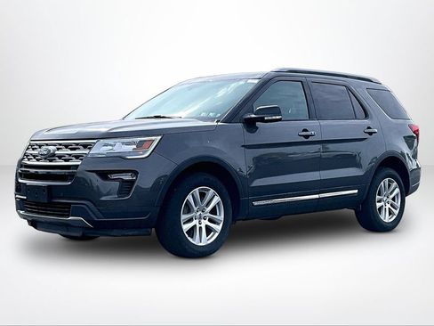 Used 2018 Ford Explorer XLT w/ Equipment Group 202A AWD/4WD image 37