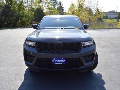 Used 2023 Jeep Grand Cherokee Altitude image 2