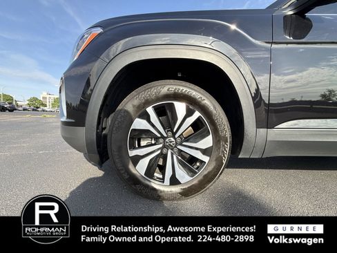 Used 2025 Volkswagen Atlas SE AWD/4WD image 11