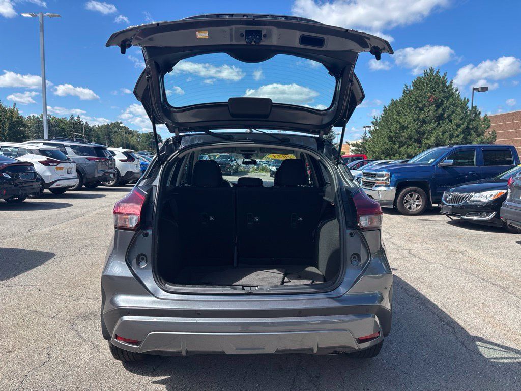 Certified 2023 Nissan Kicks SV FWD image 7