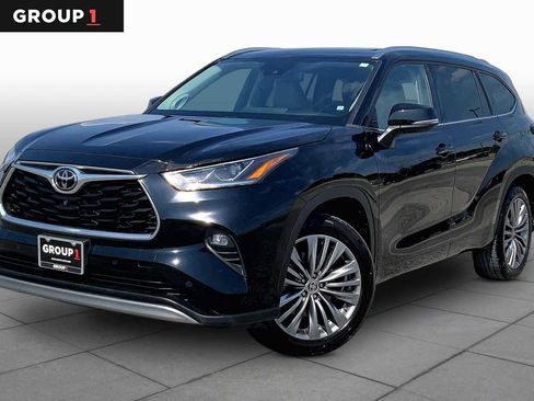 Used 2021 Toyota Highlander Platinum FWD image 1