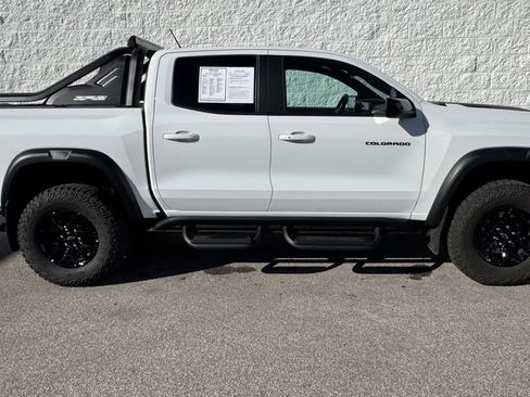 Used 2025 Chevrolet Colorado ZR2 w/ Midnight Edition image 3