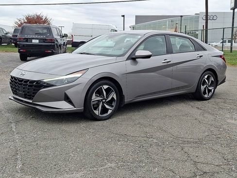 Used 2023 Hyundai Elantra SEL w/ Convenience Package image 6