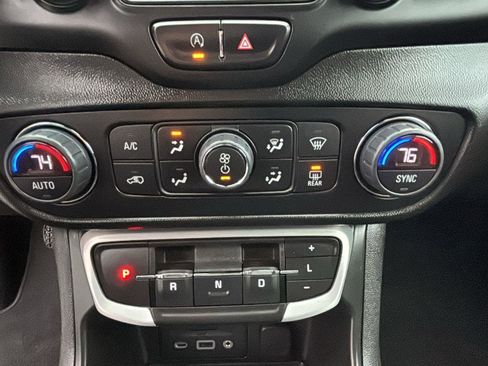 Certified 2022 GMC Terrain SLT image 21