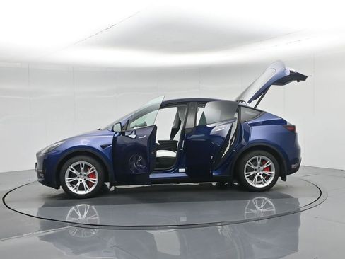 Used 2024 Tesla Model Y Long Range image 34