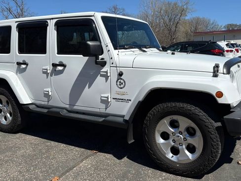 Used 2014 Jeep Wrangler Unlimited Sahara w/ Dual Top Group AWD/4WD image 12