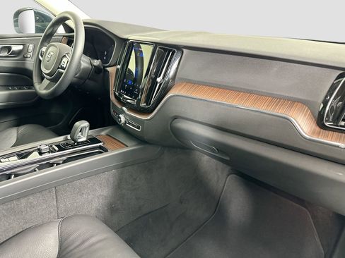Used 2023 Volvo XC60 B5 Plus image 28