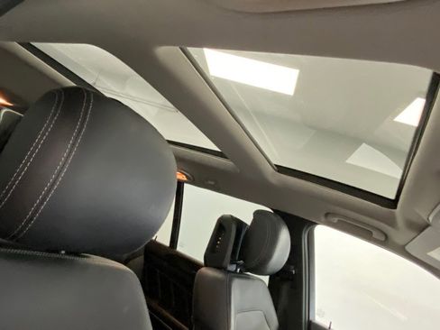 Used 2015 Mercedes-Benz GL 550 4MATIC image 24