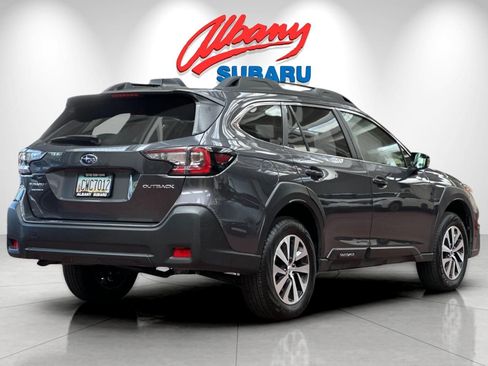 Used 2025 Subaru Outback Premium image 4