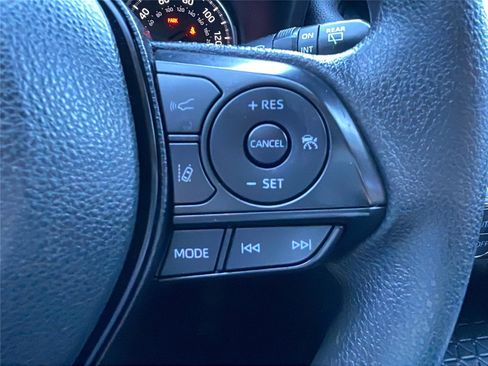 Used 2022 Toyota RAV4 XLE image 25