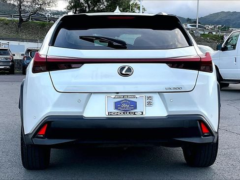 Used 2021 Lexus UX 200 FWD image 5