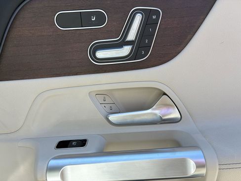 Used 2023 Mercedes-Benz GLB 250 image 27
