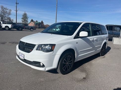 Used 2014 Dodge Grand Caravan SXT image 4