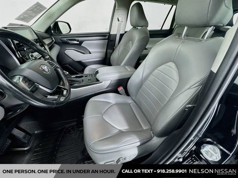 Used 2021 Toyota Highlander XLE FWD image 20