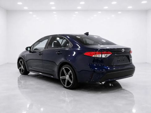 Used 2020 Toyota Corolla LE FWD image 3