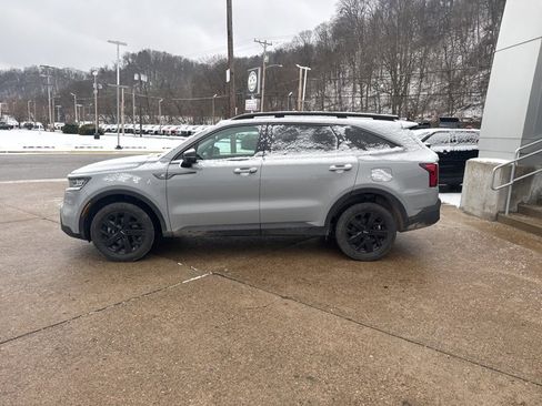 Used 2023 Kia Sorento S w/ Panoramic Sunroof Package image 4