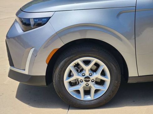 Certified 2025 Kia Soul LX w/ LX Technology Package FWD image 8