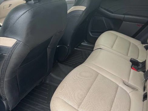 Used 2021 Ford Escape Titanium image 15