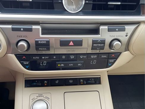 Used 2015 Lexus ES 350 w/ Ultra Luxury Package FWD image 23