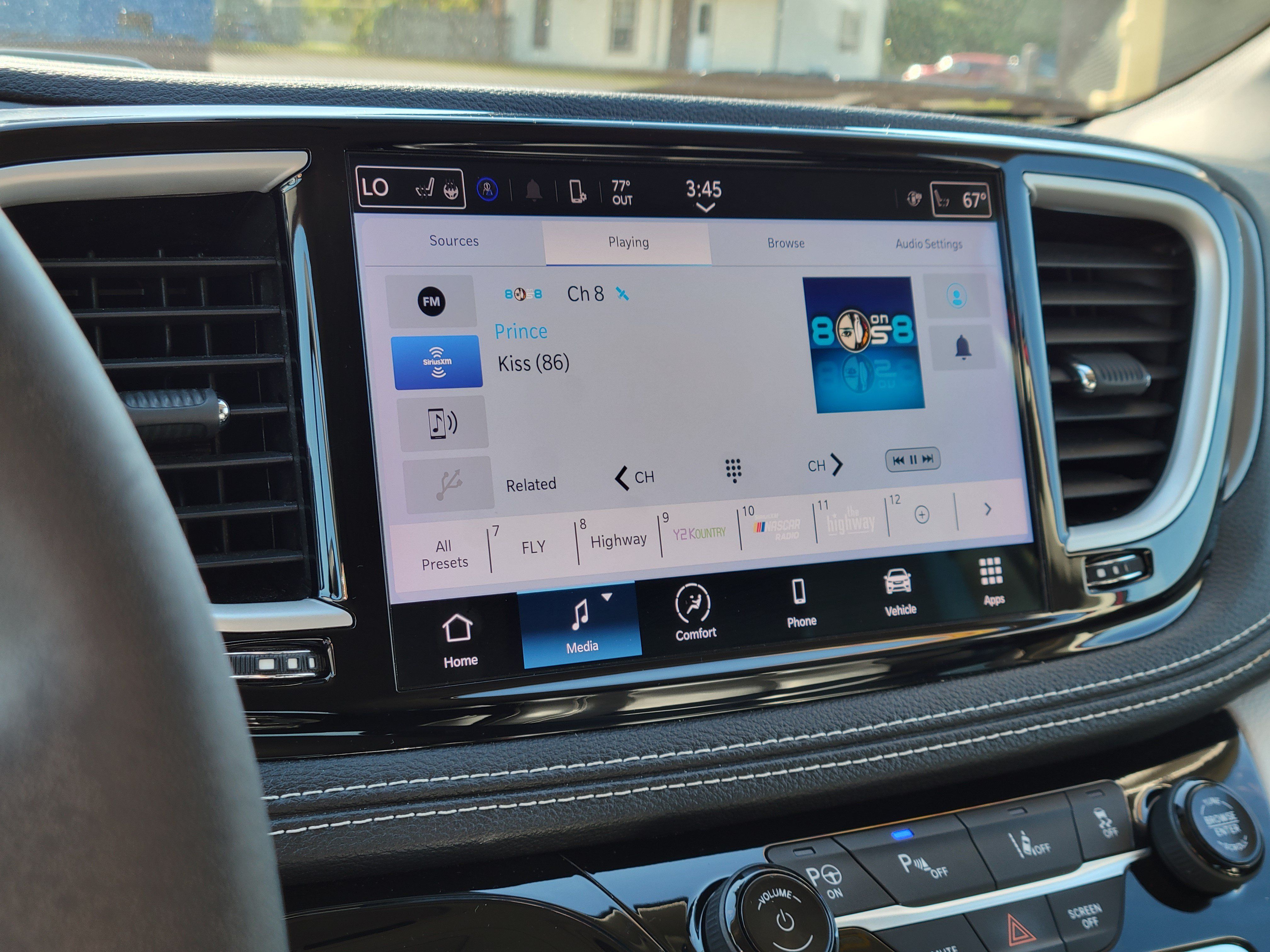 Used 2023 Chrysler Pacifica Touring-L FWD image 18