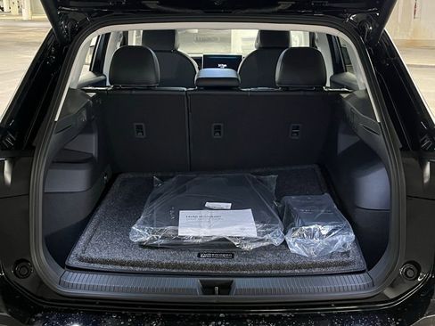 New 2026 Volkswagen Tiguan SE image 38