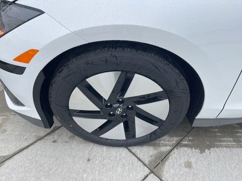 New 2025 Hyundai Ioniq 6 SE image 9