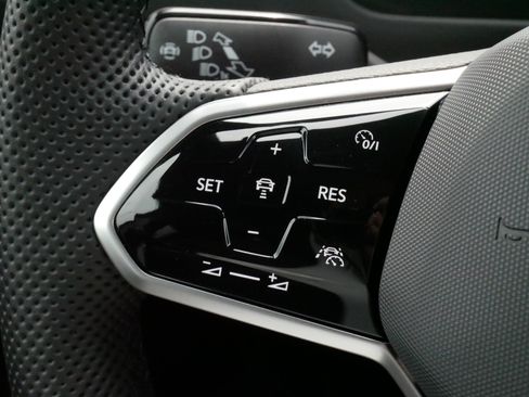 Certified 2024 Volkswagen Tiguan SEL R-Line w/ MDO Package, Two-Row AWD/4WD image 26