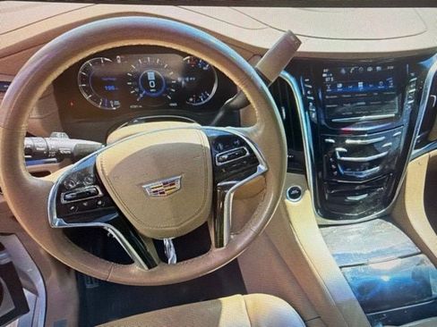 Used 2020 Cadillac Escalade Platinum RWD image 12