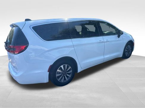 Used 2023 Chrysler Pacifica Touring-L FWD image 27