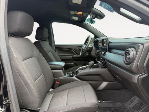 Used 2024 Chevrolet Colorado Trail Boss w/ Technology Package image 10