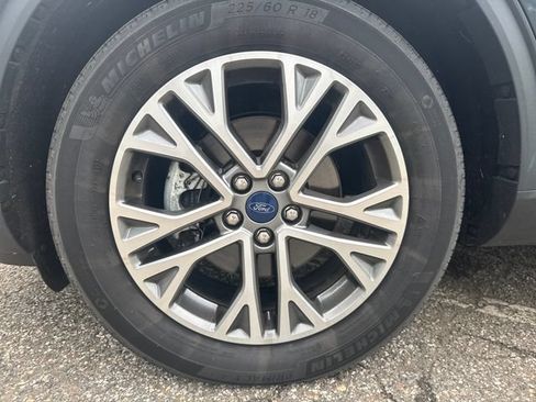 Certified 2022 Ford Escape SEL AWD/4WD image 16