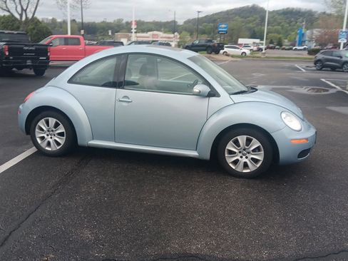 Used 2010 Volkswagen Beetle Coupe FWD image 2