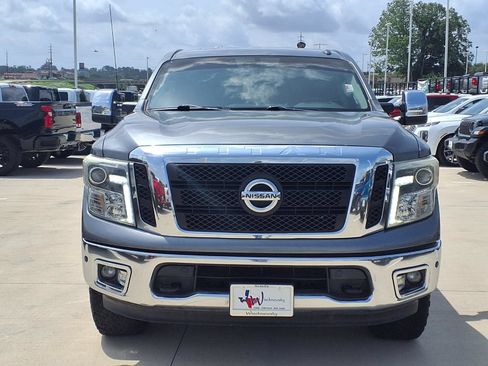 Used 2017 Nissan Titan SL w/ SL Towing Convenience Package AWD/4WD image 4