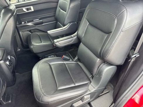 Used 2020 Ford Explorer XLT w/ Equipment Group 202A AWD/4WD image 17