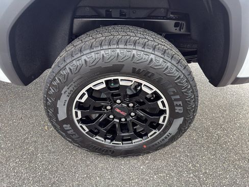 New 2026 GMC Canyon AT4 w/ AT4 Premium Package AWD/4WD image 21