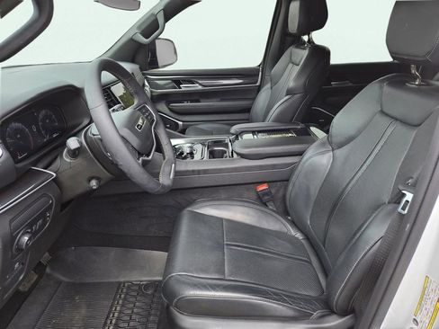 Used 2024 Jeep Wagoneer 2WD w/ Premium Group I image 18