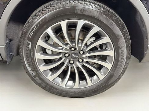 Used 2023 Lincoln Aviator AWD w/ Premium Package image 34