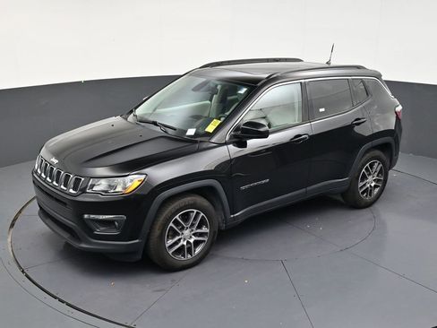Used 2018 Jeep Compass Latitude FWD image 12