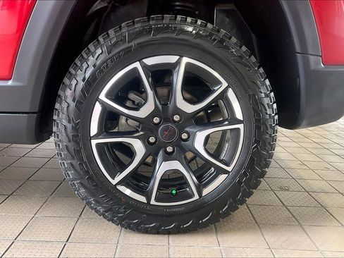 Used 2025 Jeep Compass Trailhawk AWD/4WD image 38