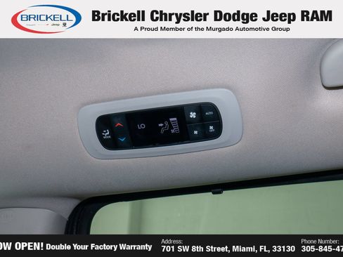 Used 2023 Chrysler Pacifica Touring-L FWD image 23