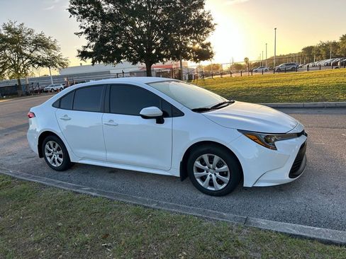 Certified 2025 Toyota Corolla LE FWD image 7